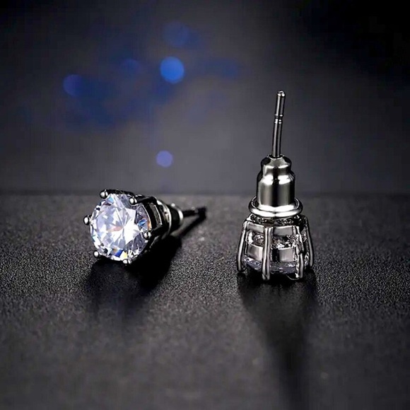 🔵𝟲𝟱%𝗢𝗙𝗙 𝗯𝘂𝗻𝗱𝗹𝗲𝘀 𝟯+🔵 NEW CZ Round Cut Classic Stud Earrings - Picture 5 of 9